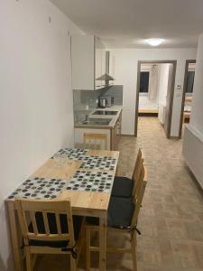 Kuchyň nebo kuchyňský kout v ubytování Apartmány Míra