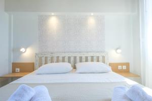 A bed or beds in a room at Trochalo Villas