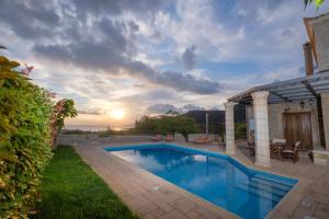 The swimming pool at or close to Trochalo Villas