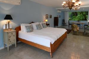 
A bed or beds in a room at Rio Boutique Suites

