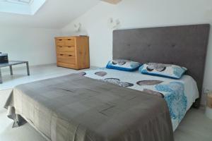 Postel nebo postele na pokoji v ubytování Les Brisants 2977 villa + 18 fotografií