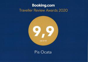 a yellow circle with the number on it at Pis Ocata in El Masnou