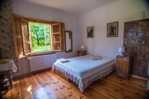 a bedroom with a bed and a window at Świętokrzyskie Dworek Radkowice Kasztanowa Aleja in Radkowice