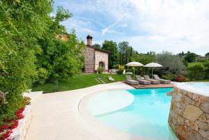 Bazén v ubytovaní Borghetto San Biagio Relais Agriturismo alebo v jeho blízkosti