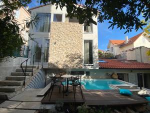 a patio with a table and chairs next to a house at Cannes cote sud in Cannes