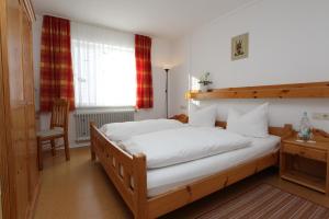 Postel nebo postele na pokoji v ubytování Hotel an der Sonne & Restaurant Zum Schneiger + 37 fotografií