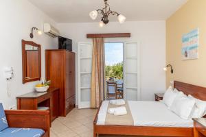 a hotel room with a bed and a balcony at Surfer Paradise in Naxos Chora