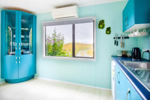 Kuchyň nebo kuchyňský kout v ubytování Kiwi Call Cottage