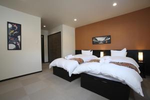 Llit o llits en una habitació de Snowlines Apartments Hakuba