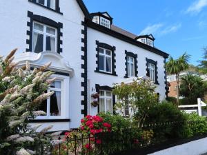 Gallery image of Holcombe House Guest House in Llandudno