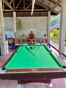 Piljardilaud majutusasutuses Sharky Hostel Oslob