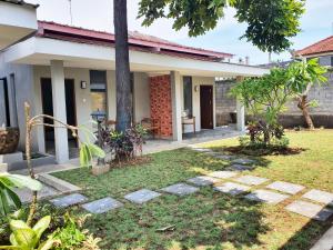 Sanur Agung Suite外面的花园