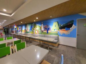 Un restaurant sau alt loc unde se poate mânca la POP! Hotel Diponegoro