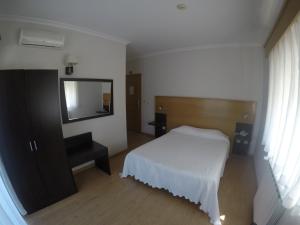Cama ou camas em um quarto em Hotel Covilhã Jardim