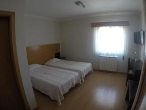 Cama ou camas em um quarto em Hotel Covilhã Jardim
