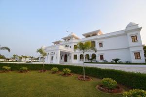 Zahrada ubytování Umaid Farm Resort- A Legancy Vintage Stay In Jaipur