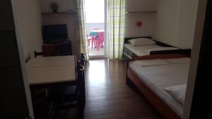 Postel nebo postele na pokoji v ubytování Apartments Mia Pag