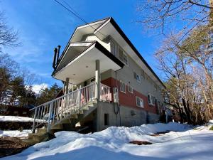 Budova, kde se chata nachází