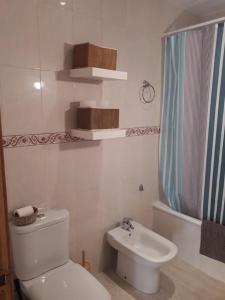 Koupelna v ubytování APARTAMENTO PEÑISCOLA + 31 fotografií