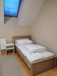 A bed or beds in a room at Bella Apartman