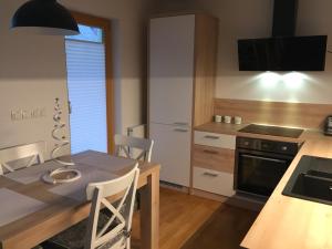 Kuchyň nebo kuchyňský kout v ubytování Apartma Pika + 22 fotografií