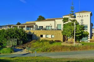 a building with a tree in front of it at Nº43 Baviera Golf in Caleta De Velez