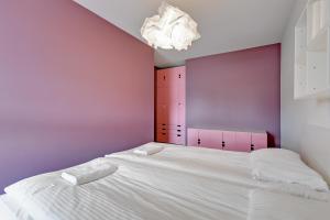 Кровать или кровати в номере Downtown Apartments Hallera 165