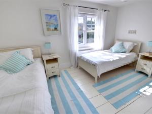 a bedroom with two beds and a window at Holiday Home Kingsgate Bay by Interhome in Kingsgate