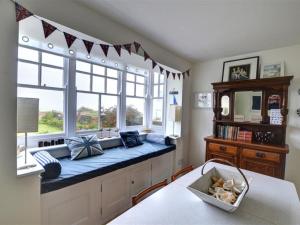 a bench in a room with windows and a table at Holiday Home Kingsgate Bay by Interhome in Kingsgate