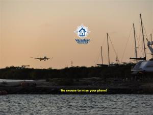 Imagen de la galería de Varadero Marina Airport Guests Rooms, en Oranjestad