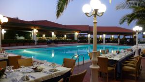 Bazén v ubytování Hotel Residence Il Gabbiano nebo v jeho okolí