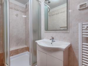 Koupelna v ubytování Holiday Home Villa Beach Front by Interhome