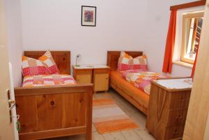 a bedroom with two beds and a window at Appartment Gsolerhof in Castelrotto