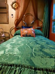 Postel nebo postele na pokoji v ubytování Alicante Room and gayfriendly