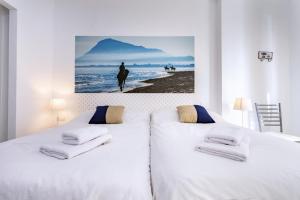Posteľ alebo postele v izbe v ubytovaní Rentcostadelsol Malagueta Arenal