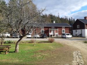 a bench in a park next to a building at B&B Camp Ängra in Kårböle