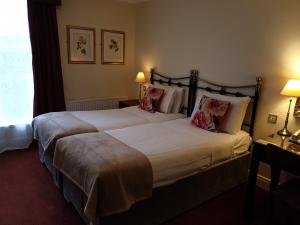 Voodi või voodid majutusasutuse The Listowel Arms Hotel toas