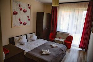 Łóżko lub łóżka w pokoju w obiekcie Willa i domki Victoria