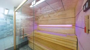 A bathroom at Bull Astoria