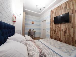 2 BDR apartment near Gorky Park, Center tesisinde bir odada yatak veya yataklar