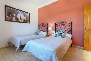 Ένα ή περισσότερα κρεβάτια σε δωμάτιο στο HOTEL-FINCA Rural José Manuel 28pax