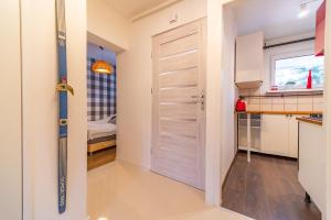 Kuchyňa alebo kuchynka v ubytovaní Apartamenty Lisowski CENTRUM Zborowskiego