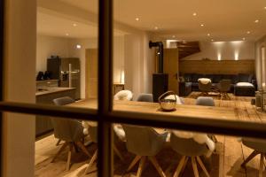 a kitchen and dining room with a table and chairs at Chalet Sonnenbichl in Garmisch-Partenkirchen