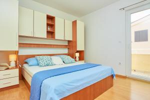 Postel nebo postele na pokoji v ubytování Apartments Zelic Tucepi