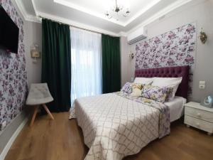 2 BDR apartment near Gorky Park, Center tesisinde bir odada yatak veya yataklar