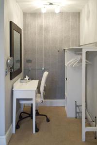 The Cambridge Guest House by Tas的一间浴室