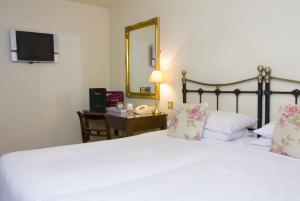 Voodi või voodid majutusasutuse The Listowel Arms Hotel toas