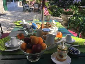 Jedlo v ubytovaní bed & breakfast alebo blízkom okolí