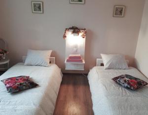 Postel nebo postele na pokoji v ubytování Kara Apartman