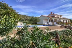 Κήπος έξω από το Beautiful villa Marevista with sea view and pool in Labin near Rabac